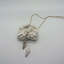 Load image into Gallery viewer, RIBBON SHELL NECKLACE
